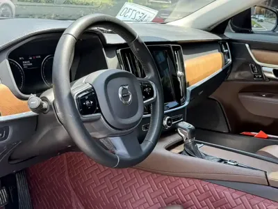Volvo S90 2020, 70000 км, за 15647.63 USD - фото 12