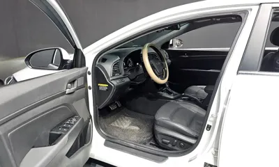 Hyundai Avante 2017, 104357 км, за 4228.47 USD - фото 10