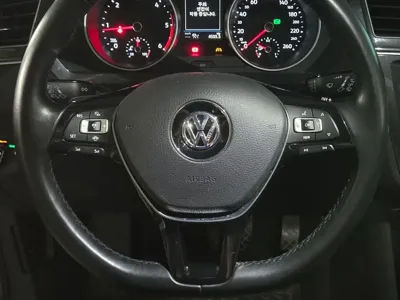Volkswagen Tiguan 2020, 153478 км, за 12481.31 USD - фото 9
