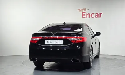 Hyundai Grandeur 2016, 176421 км, за 4726.27 USD