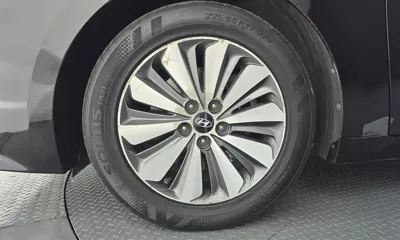 Hyundai Grandeur 2016, 176421 км, за 4726.27 USD