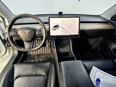 Tesla Model 3 2020, 203288 км, за 11634.06 USD