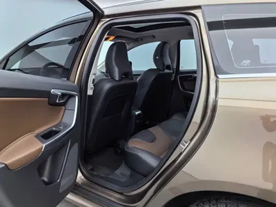 Volvo XC60 2017, 29000 км, за 11625.33 USD - фото 12