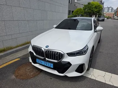 BMW i5 2024, 54100 км, за 40993.83 USD