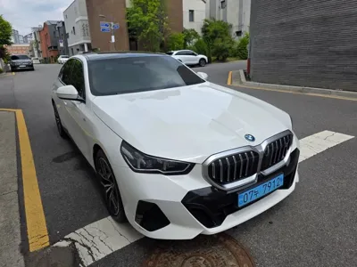 BMW i5 2024, 54100 км, за 40993.83 USD