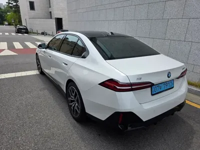 BMW i5 2024, 54100 км, за 40993.83 USD - фото 6