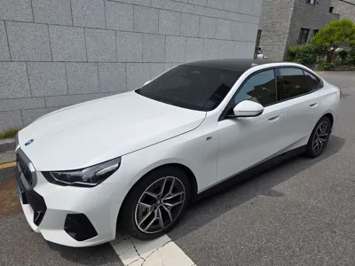 BMW i5 2024, 54100 км, за 40993.83 USD - фото 7