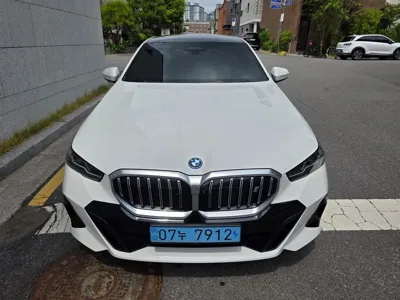 BMW i5 2024, 54100 км, за 40993.83 USD - фото 8