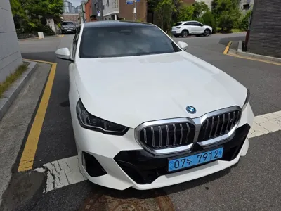BMW i5 2024, 54100 км, за 40993.83 USD - фото 9