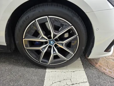 BMW i5 2024, 54100 км, за 40993.83 USD - фото 11
