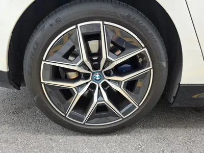 BMW i5 2024, 54100 км, за 40993.83 USD - фото 12