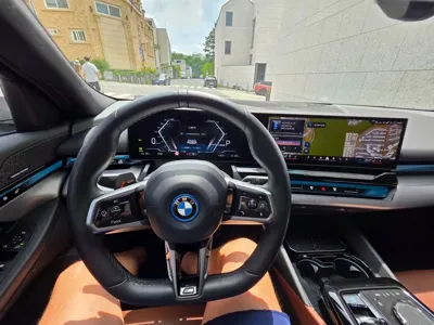 BMW i5 2024, 54100 км, за 40993.83 USD - фото 16