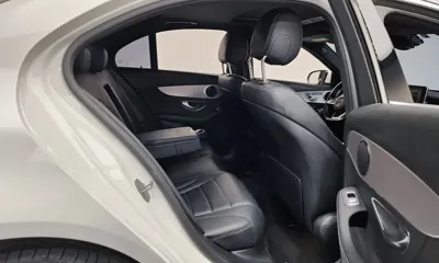 Mercedes-Benz C-Class 2018, 61996 км, за 12669.83 USD - фото 12