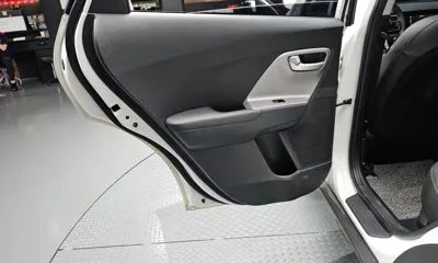 Kia Niro 2018, 82220 км, за 9518.18 USD - фото 25