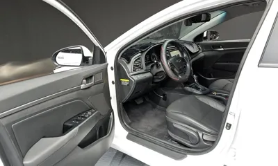 Hyundai Avante 2017, 16171 км, за 6435.67 USD - фото 10