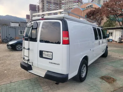 Chevrolet Express Van 2005, 61350 км, за 12808.72 USD