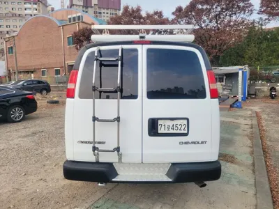 Chevrolet Express Van 2005, 61350 км, за 12808.72 USD