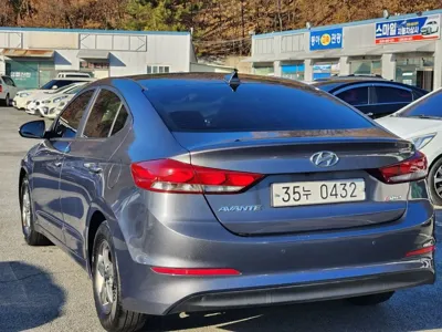 Hyundai Avante 2017, 152000 км, за 3841.89 USD