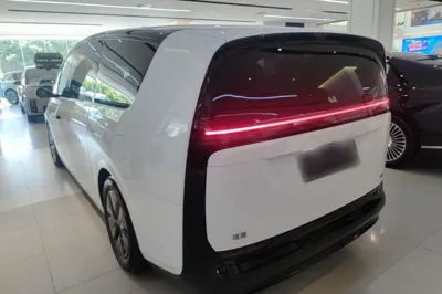 Li Auto MEGA