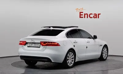 Jaguar XE 2016, 73832 км, за 5901.27 USD