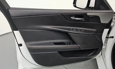 Jaguar XE 2016, 73832 км, за 5901.27 USD - фото 24