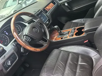 Volkswagen Touareg 2013, 160000 км, за 8676.48 USD