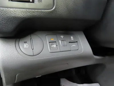 Hyundai Starex 2016, 88000 км, за 8857.75 USD - фото 9