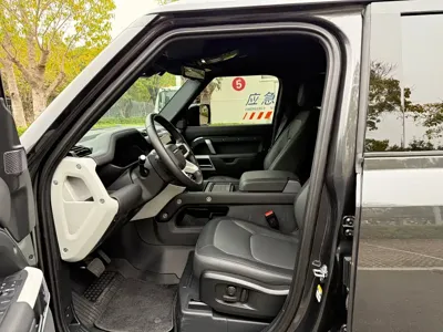 Land Rover Defender 2023, 19000 км, за 94408.34 USD - фото 6