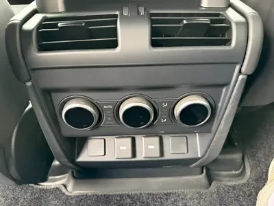 Land Rover Defender 2023, 19000 км, за 94408.34 USD - фото 9