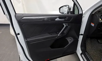 Volkswagen Tiguan 2018, 121821 км, за 12611.32 USD - фото 24
