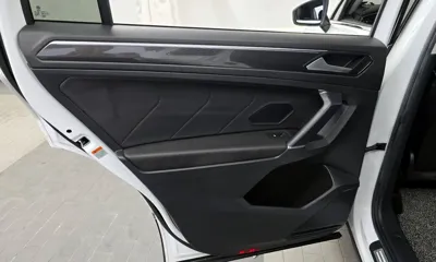 Volkswagen Tiguan 2018, 121821 км, за 12611.32 USD - фото 25