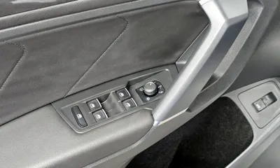 Volkswagen Tiguan 2018, 121821 км, за 12611.32 USD - фото 29