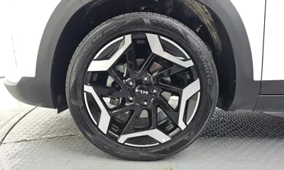 Kia Seltos 2023, 24477 км, за 26847.84 USD