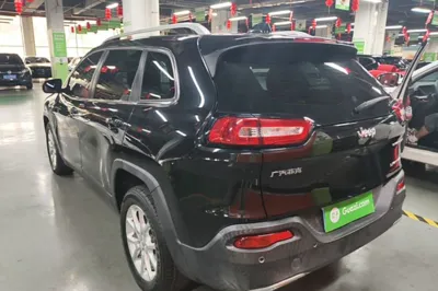 Jeep Cherokee 2017, 81100 км, за 7377 USD