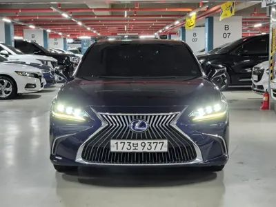 Lexus ES · 2021 год