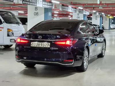 Lexus ES 2021, 205387 км, за 18379.94 USD