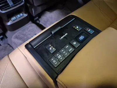 Lexus ES 2021, 205387 км, за 18379.94 USD - фото 8