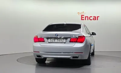 BMW 7-Series 2015, 129676 км, за 9584.88 USD
