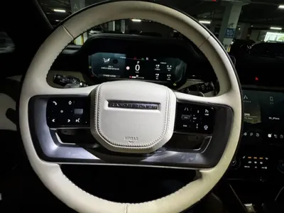 Land Rover Range Rover 2023, 33000 км, за 110936.07 USD