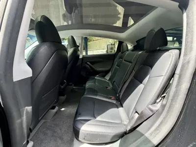 Tesla Model Y 2023, 39000 км, за 27741.12 USD - фото 10