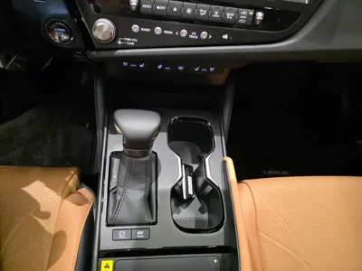 Lexus ES 2026, 5178 км, за 41042.37 USD - фото 9