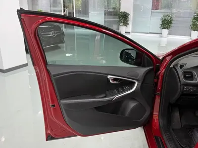 Volvo V40 2019, 101000 км, за 5811.5 USD - фото 6