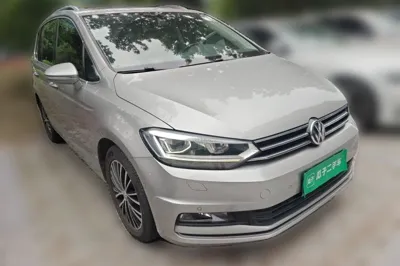 Volkswagen Touran 2016, 120200 км, за 12191 USD