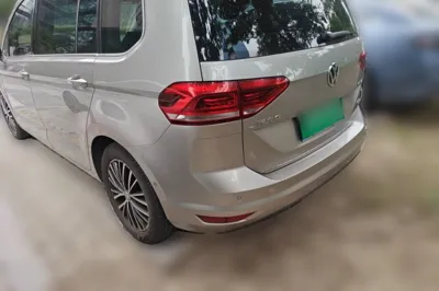 Volkswagen Touran 2016, 120200 км, за 12191 USD