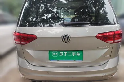 Volkswagen Touran 2016, 120200 км, за 12191 USD