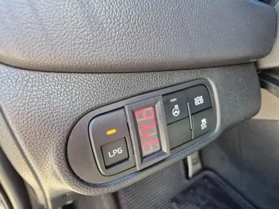 Kia Carens 2014, 66900 км, за 5534.93 USD - фото 10