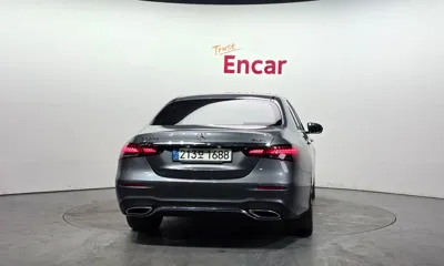 Mercedes-Benz E-Class 2022, 59753 км, за 27189.18 USD