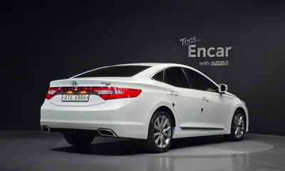 Hyundai Grandeur 2015, 129790 км, за 5144.23 USD