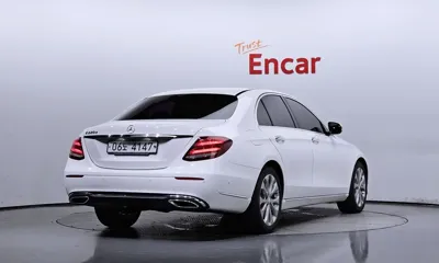 Mercedes-Benz E-Class 2017, 61559 км, за 14253.8 USD