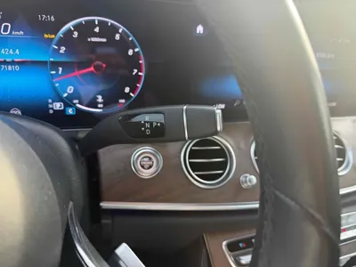 Mercedes-Benz E-Class 2023, 71800 км, за 24570.04 USD - фото 9